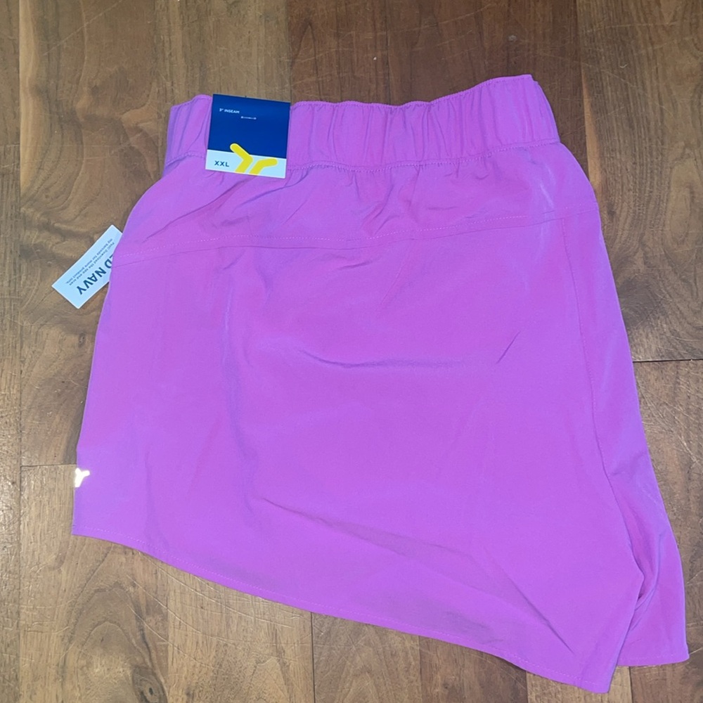 Old Navy Mid-Rise Running Shorts - Picture 7 of 8